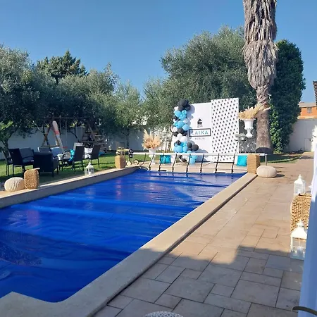 Mit Garten Und Pool Fuer Ganze Familie *