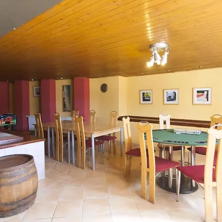 Mit Garten Und Pool Fuer Ganze Familie Holiday home *