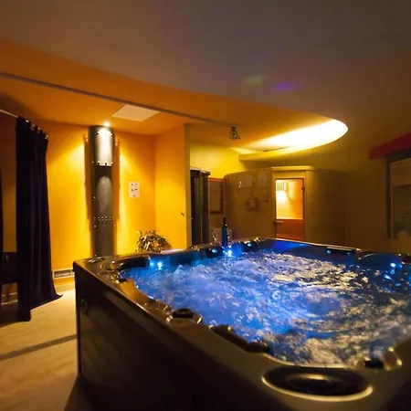 Mit Garten Und Pool Fuer Ganze Familie Holiday home