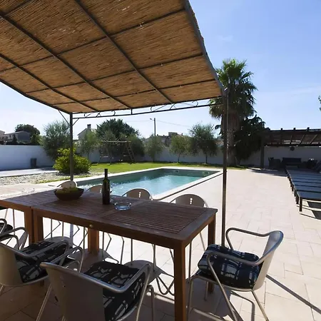 Mit Garten Und Pool Fuer Ganze Familie