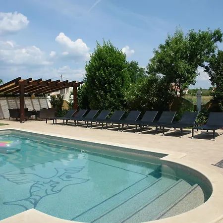 Holiday home Mit Garten Und Pool Fuer Ganze Familie